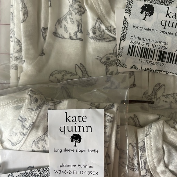 Kate Quinn Zipper Footie Platinum Bunnies NWT 0-3M - Picture 4 of 6